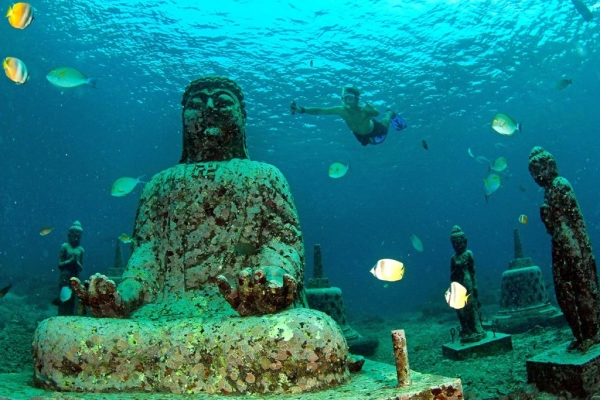 il budda sommerso di pemuteran